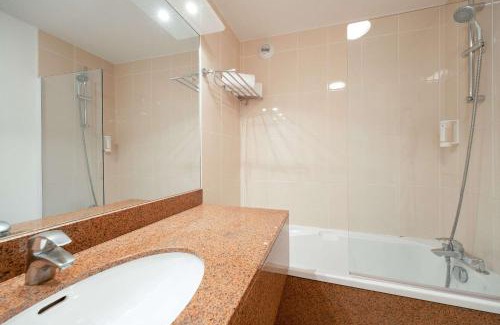 Merignac Hotel | Le M & Spa Bordeaux Aéroport by Hôtels & Préférence