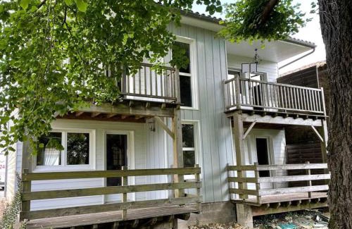 Fleac House | Le Maine N 5 FLEAC - Logement entier avec 3 suites SDB - Balcon