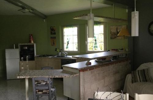 Benesville House | Le manège du silence