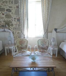Bazoges-en-Paillers Bed & Breakfast | Le Manoir "Aux Douves"