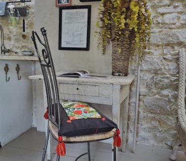 Roquefort-les-Pins Apartment | Le Mas Saint Pierre