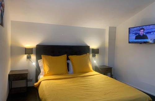 Saint Alban Auriolles Apartment | Le Mazet, studio climatisé avec accès piscine