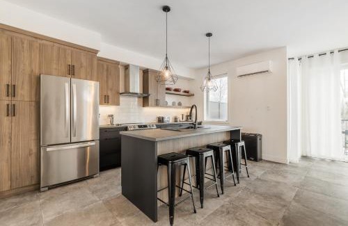 Magog Apartment | Le Memph Chouette spacious comfortable condo cottage eco responsible 3 bedrooms private garage - hot tub & pool Memphrémagog Lake