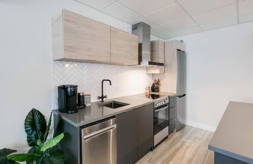 Laval House | Le Mille-Iles - Complexe La Voûte