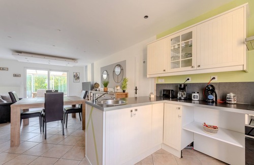 Annoeullin House | Le monde de Lucy - Two Bedroom House, Sleeps 6