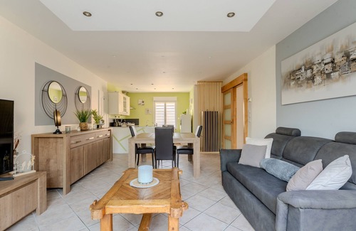 Annoeullin House | Le monde de Lucy - Two Bedroom House, Sleeps 6