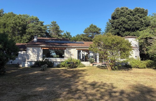Sers House | Le moulin à vent, large house for 12 people in Charente with swimming pool.