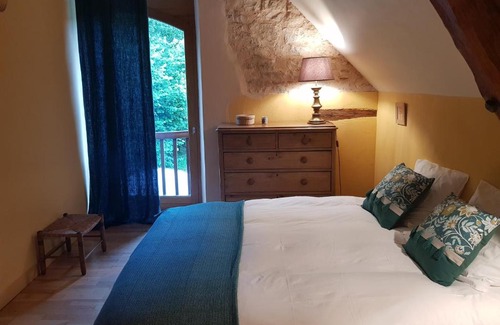 Saint-Sauveur-la-Vallee Bed & Breakfast | Le Moulin de Jules et Akasha