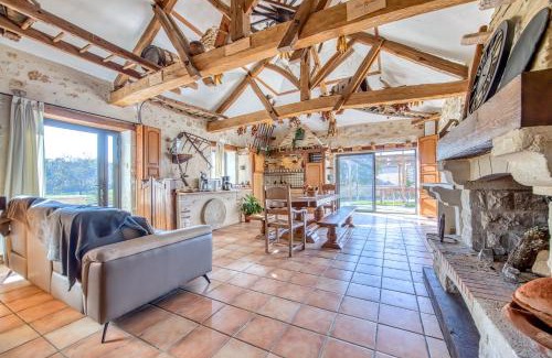 Guizengeard House | Le Moulin
