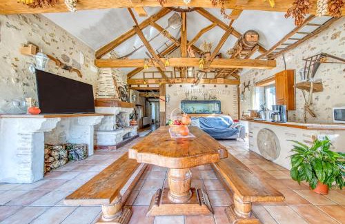 Guizengeard House | Le Moulin