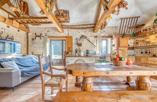 Guizengeard House | Le Moulin