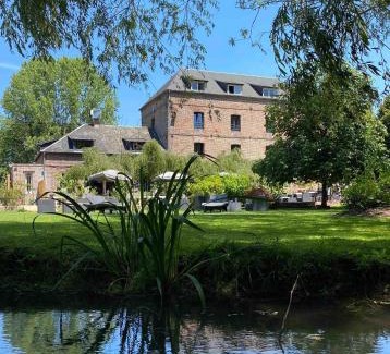 Saint-Aubin-le-Vertueux Hotel | Le Moulin Fouret