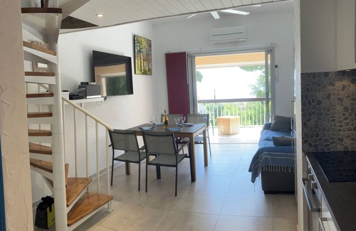 Le Lavandou Apartment | Le Nautilus T2* mezzanine with direct beach access
