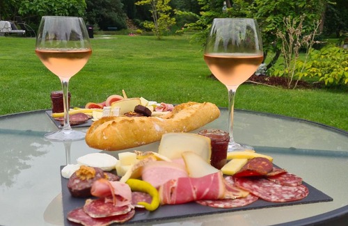 Les Touches-de-Perigny Bed & Breakfast | Le p'tit nid de Gabriel