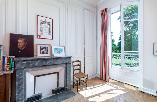 Saint-Cyr-au-Mont-d'Or Villa | Le Parc - Estate with swimming pool in a park