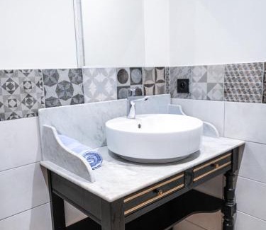 Roquemaure Apartment | Le Pastel