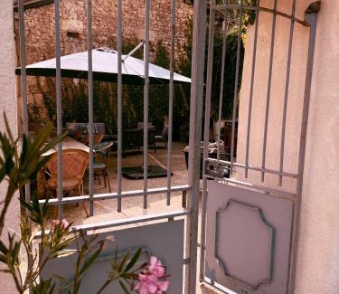 Saint-Romain House | Le Patio Bleu