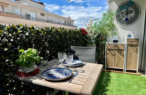Golfe Juan Apartment | Le Patio Bleu