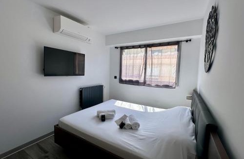 Golfe Juan Apartment | Le Patio Bleu
