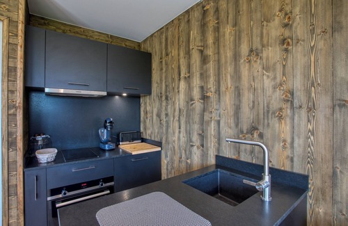 Sarlat-la-Caneda Cabin | Le Pech Eternel: Cabane SPA des Châtaigniers
