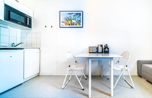 9th Arrondissement Apartment | Le petit Chinard- studio cosy-Vaise
