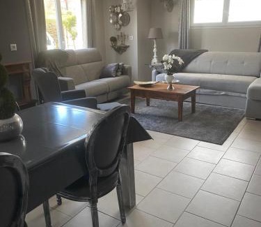 Veulettes-sur-Mer Apartment | Le Petit Clos Des Camélias, gîte PMR proche de la plage