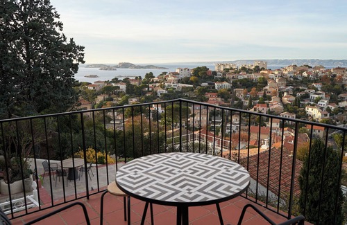 Roucas-Blanc House | Le Petit Croquant nPeaceful haven with magnificent sea view