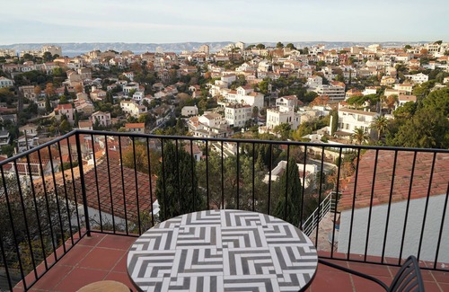 Roucas-Blanc House | Le Petit Croquant nPeaceful haven with magnificent sea view