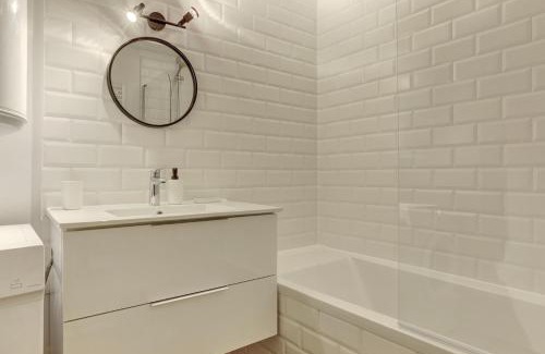 Montigny-le-Bretonneux Apartment | Le Petit Nid - Apt Lumineux en Hypercentre