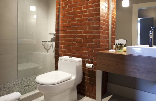 Sutton Hotel | Le Pleasant Hôtel & Café