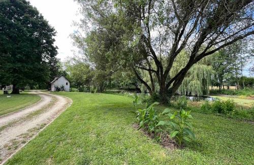 Saint-Hilaire-de-Court House | Le Poirier au Roi, Villa avec Piscine, Jacuzzi, Parc, Etang et calme