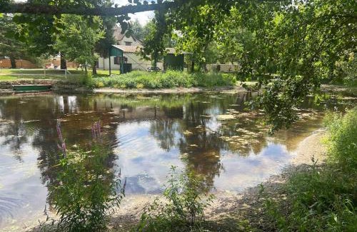 Saint-Hilaire-de-Court House | Le Poirier au Roi, Villa avec Piscine, Jacuzzi, Parc, Etang et calme