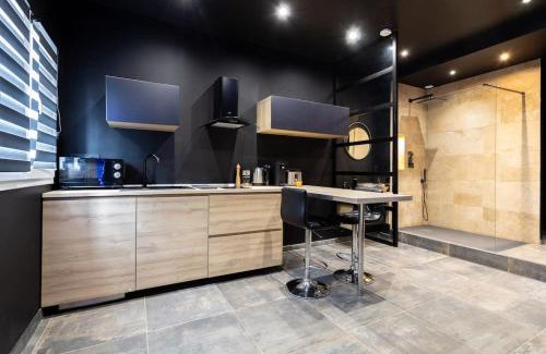 Cournon-dʼAuvergne Apartment | Le Pont des Amoureux Jacuzzi Wifi