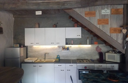 Saint-Julien-de-Coppel House | Le Pressoir, charming little house of 65m2 restored in an old wine press.