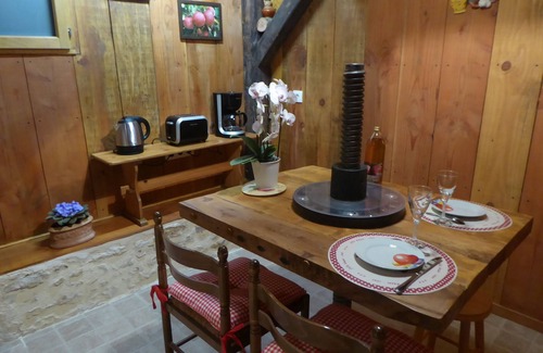 Bazoges-en-Pareds Apartment | Le Pressoir de la Rousselière