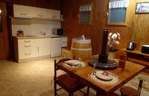 Bazoges-en-Pareds Apartment | Le Pressoir de la Rousselière
