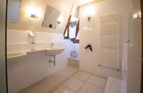 Les Preaux Bed & Breakfast | Le Prieure des Fontaines