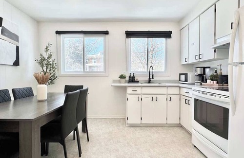 Ste. Foy Apartment | Le Ranch Summary: Idé