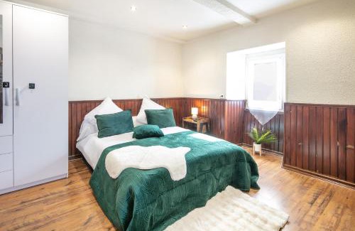 Saint-Geoire-en-Valdaine Apartment | Le Refuge du Val - Appartement vue montagne