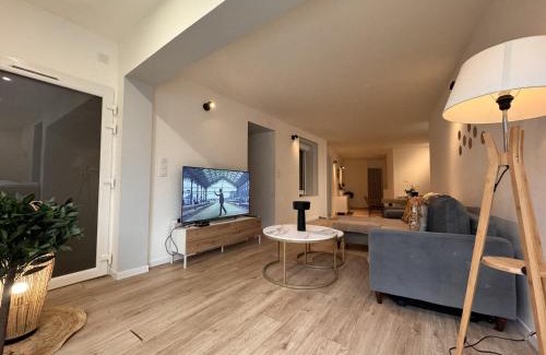 Ecommoy Apartment | Le Repère des Pilotes - Gare - 11p - Rêve au Mans