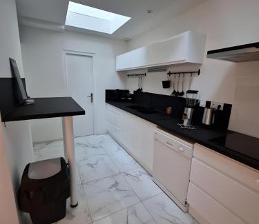 Ecommoy Apartment | Le Repère des Pilotes - Gare - 11p - Rêve au Mans