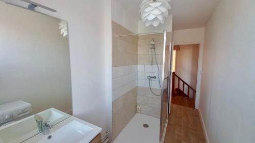 Autun Apartment | Le sillage de Balthus
