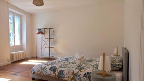 Autun Apartment | Le sillage de Balthus