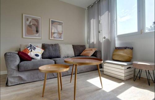 Aiguerelles Apartment | LE SMILE - 3 bedrooms - 8pers - Parking - Centre Gare