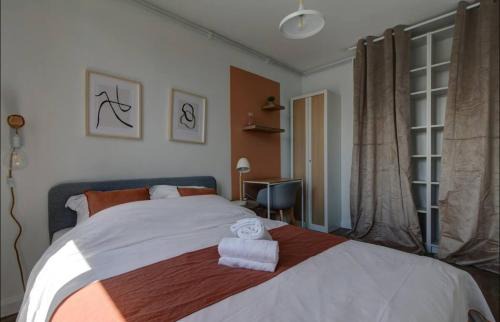 Aiguerelles Apartment | LE SMILE - 3 bedrooms - 8pers - Parking - Centre Gare