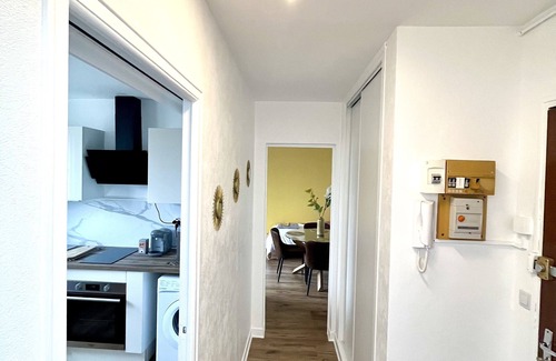 Bar-sur-Aube Apartment | Le Soleil dOr 10m de Nigloland