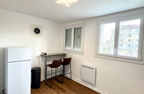 Bar-sur-Aube Apartment | Le Soleil dOr 10m de Nigloland