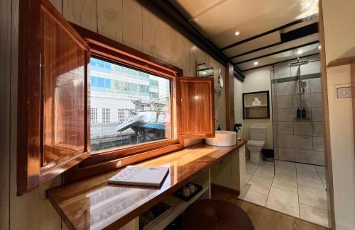 Canary Wharf Boat Rental | Le Sorelle