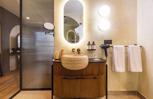Gauthier Hotel | Le Square By Onomo Collection