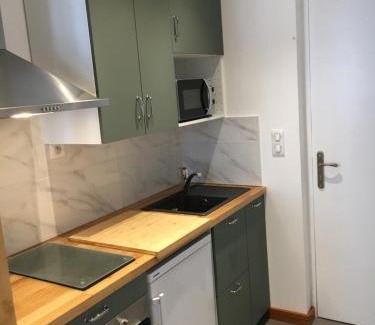 Bagneres-de-Bigorre Apartment | LE STUDIO, avec un extérieur, un local pour vos vélos, skis, bagages